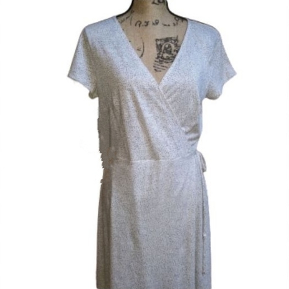 H&M Dresses & Skirts - H&M Patterned Wrap-Front Dress Size *M* w/GIFT